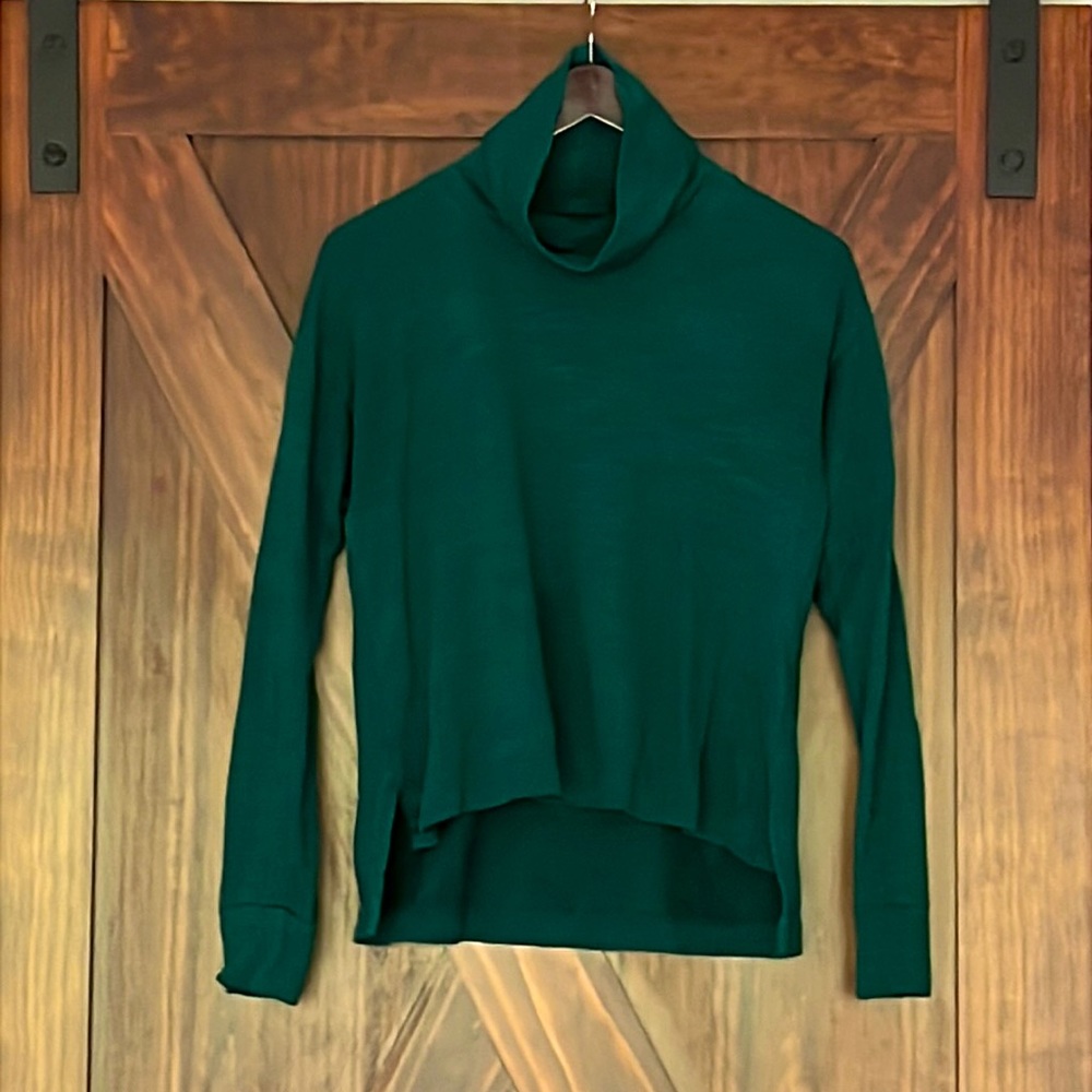 LIKE NEW J. CREW TURTLENECK SWEATSHIRT